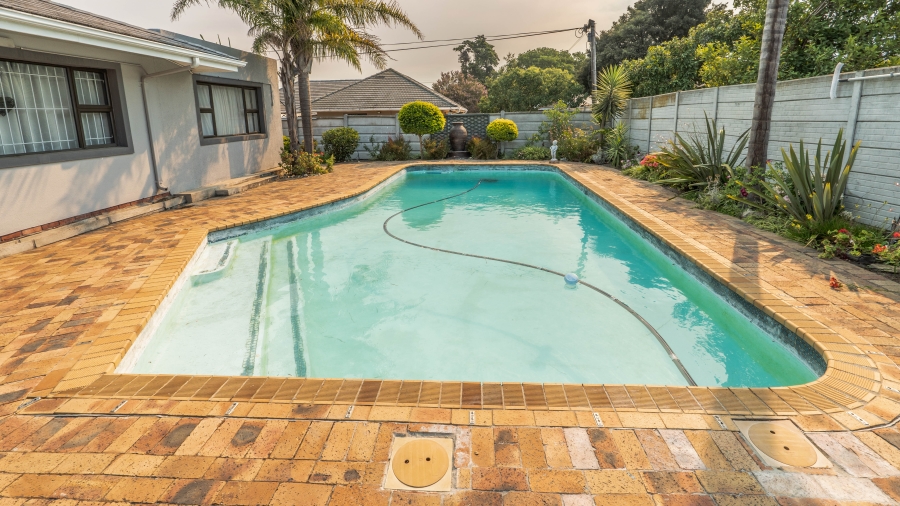 4 Bedroom Property for Sale in De La Haye Western Cape